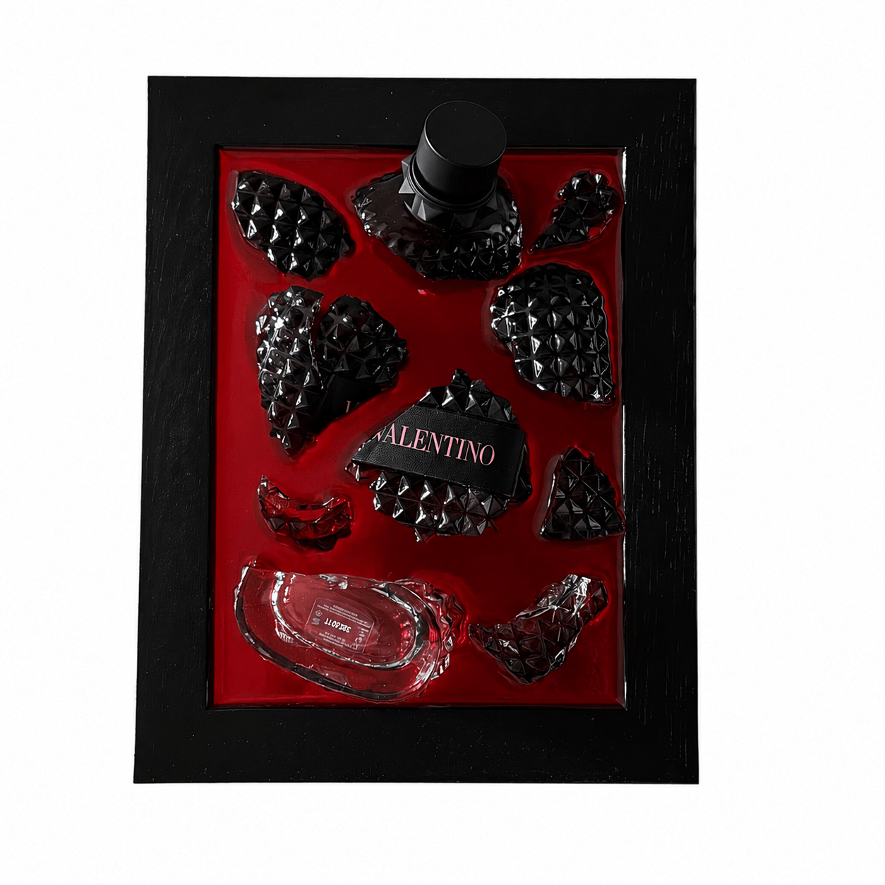 Hajuvesitaulu - Valentino Uomo Born In Roma Intense (punainen tausta) - Finscents