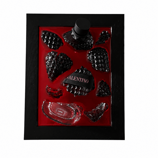 Hajuvesitaulu - Valentino Uomo Born In Roma Intense (punainen tausta) - Finscents